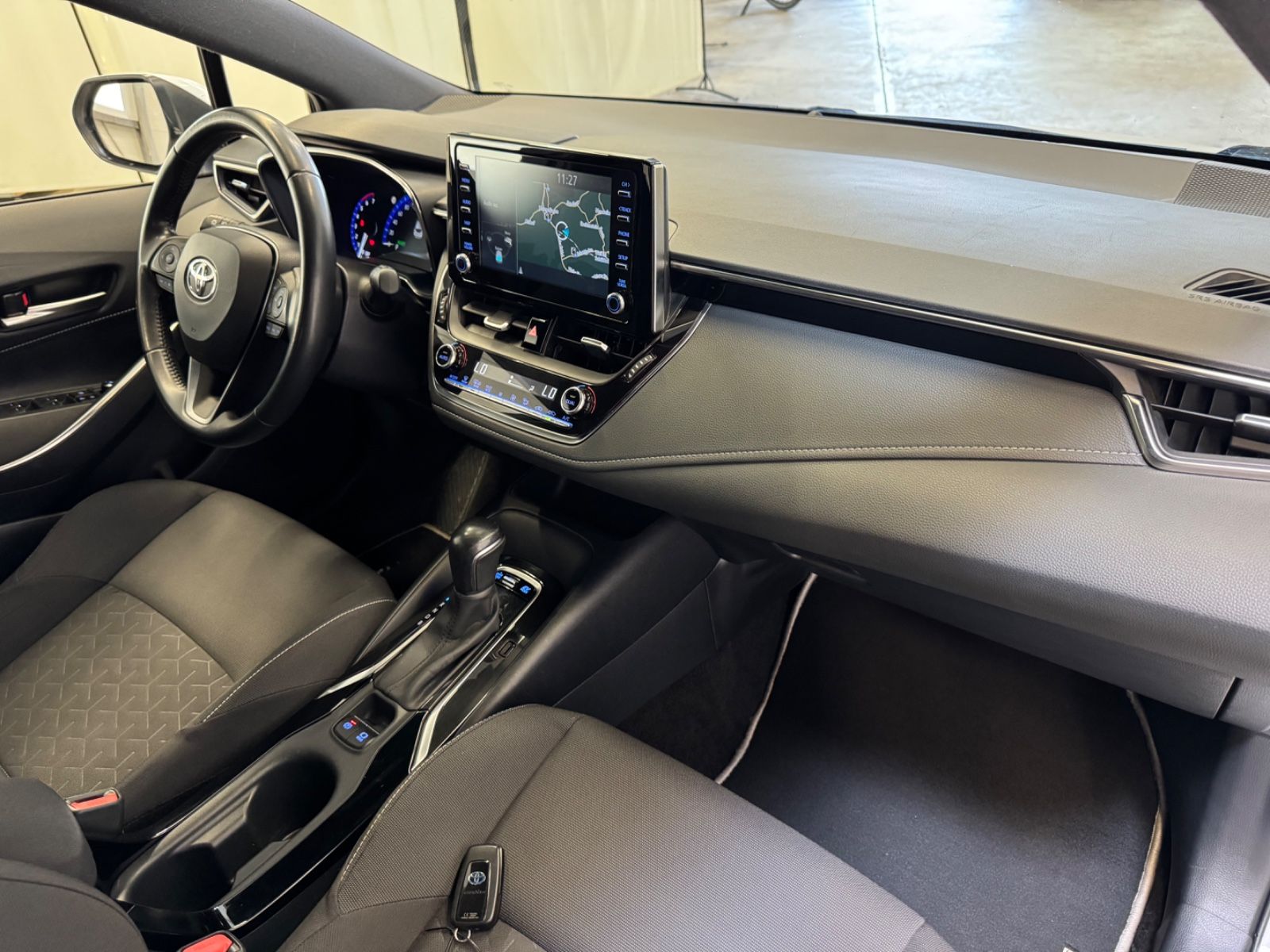 Toyota Corolla 1.8 Hybrid Business Edition - Samsaru's Car Outlet