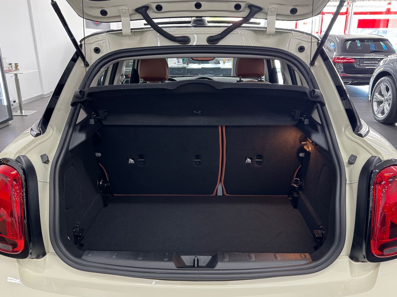 MINI Cooper S Aut. - Samsaru's Car Outlet