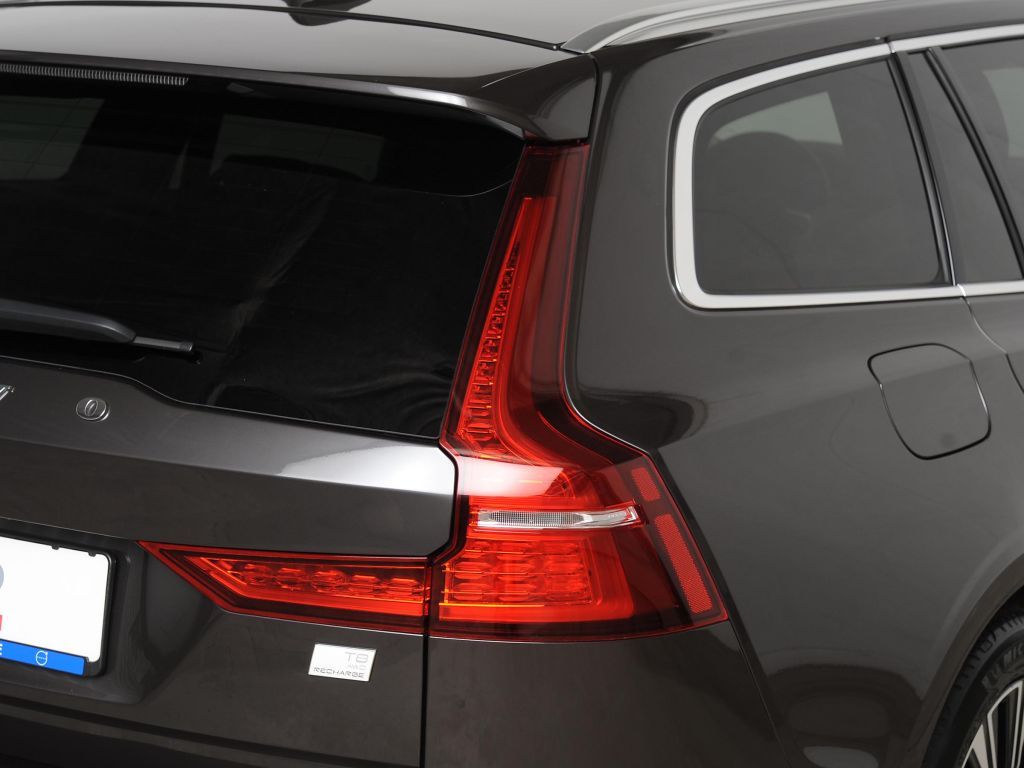 Volvo V60 T8 AWD Recharge Plus Bright *AHK * 360°*
