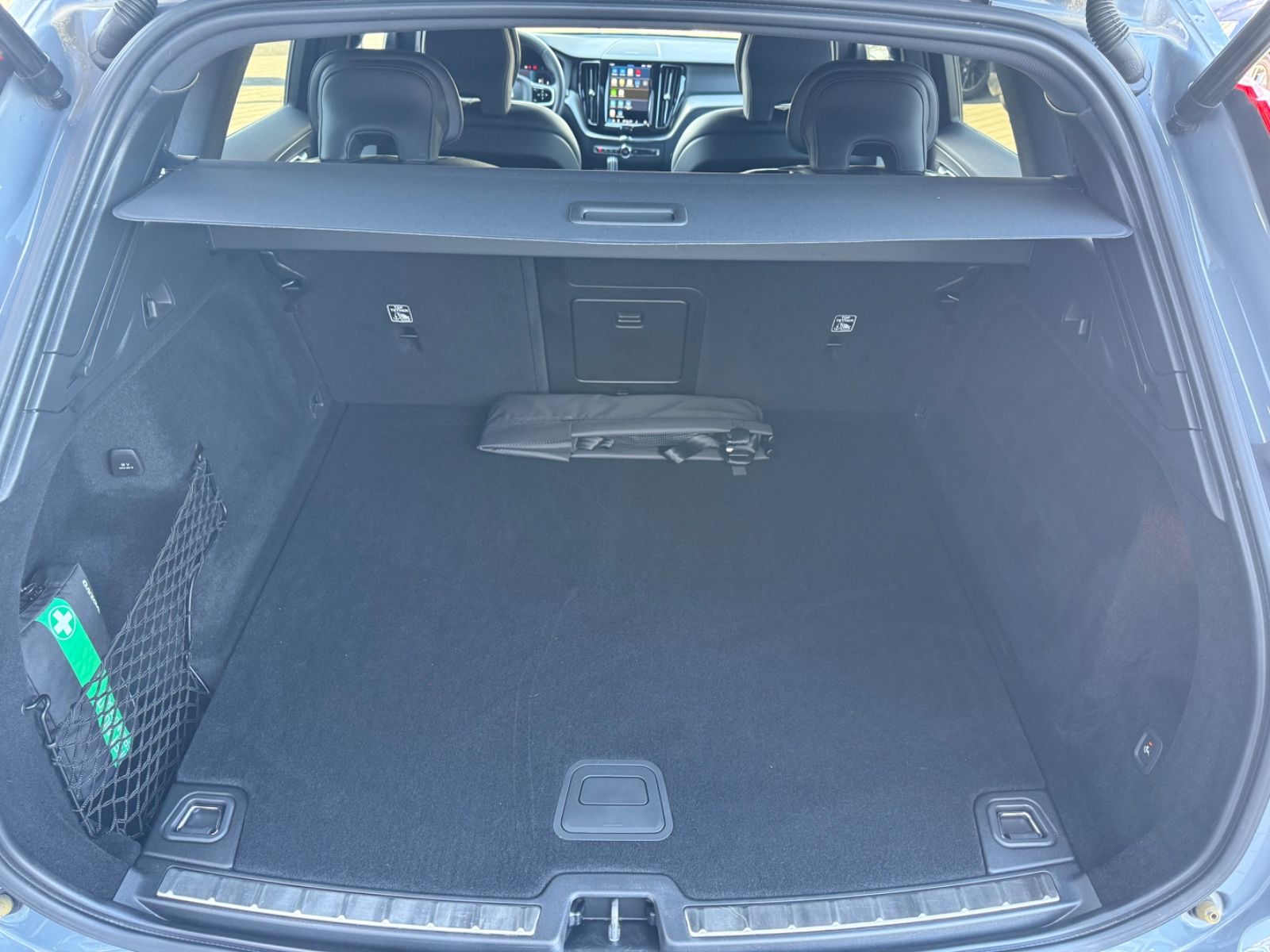 Volvo XC60 R-Design - Samsaru's Car Outlet