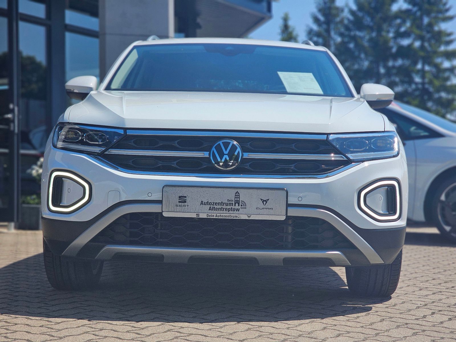 Volkswagen T-Roc 1.0 TSI Style - Samsaru's Car Outlet