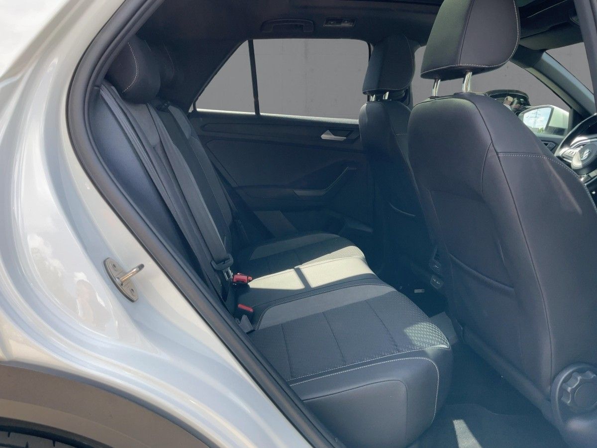Volkswagen T-Roc 1.5 TSI R-LINE - Samsaru's Car Outlet