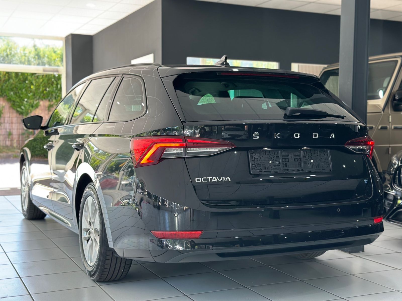 Skoda Octavia Combi Ambition - Samsaru's Car Outlet