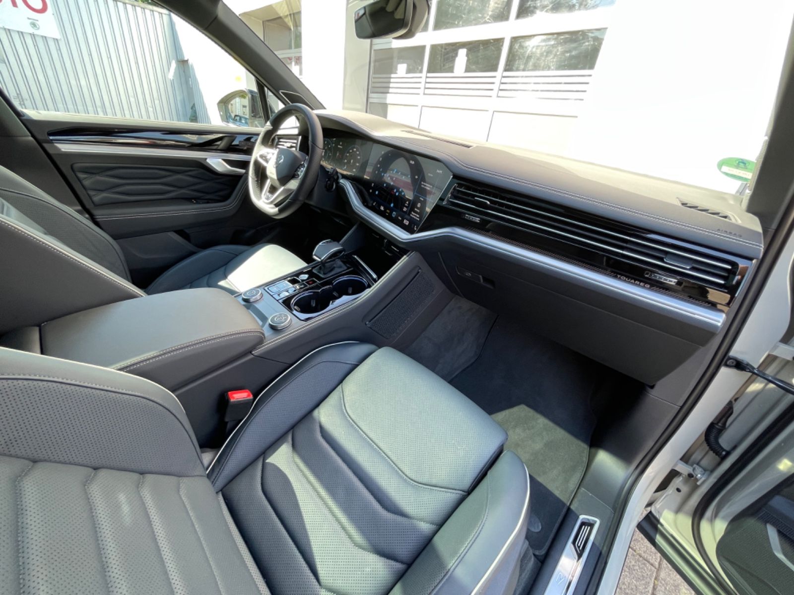 Volkswagen Touareg 3.0TDI R-Line Massage AHK Nachtsicht 360