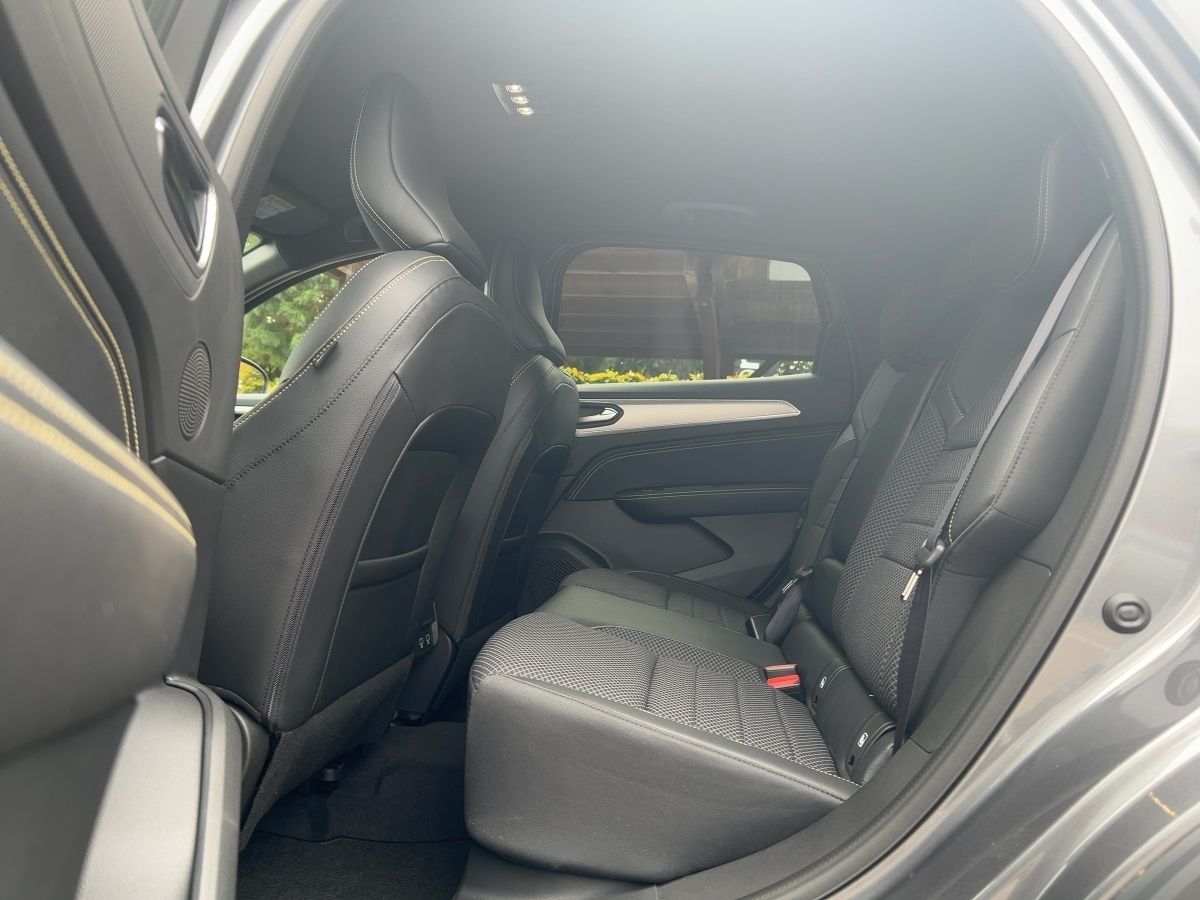 Renault Arkana TECHNO Full Hybrid 145 - Samsaru's Car Outlet