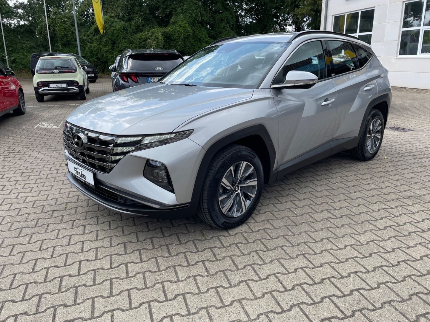 Hyundai Tucson Select Hybrid 2WD - Samsaru's Car Outlet