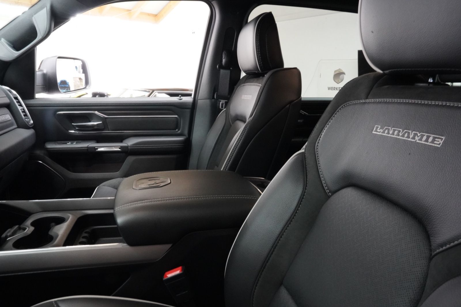 Dodge Sport 3.0 420 PS Black