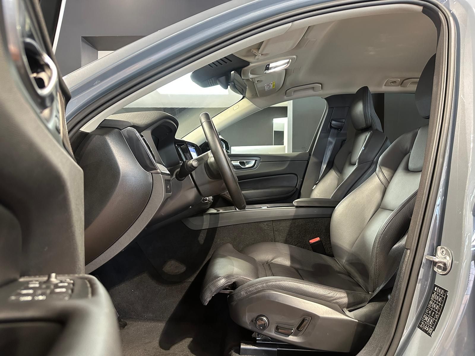 Volvo XC60 B4D AWD PLUS DARK VLED ACC HK 4xSHZ DRIV-AS