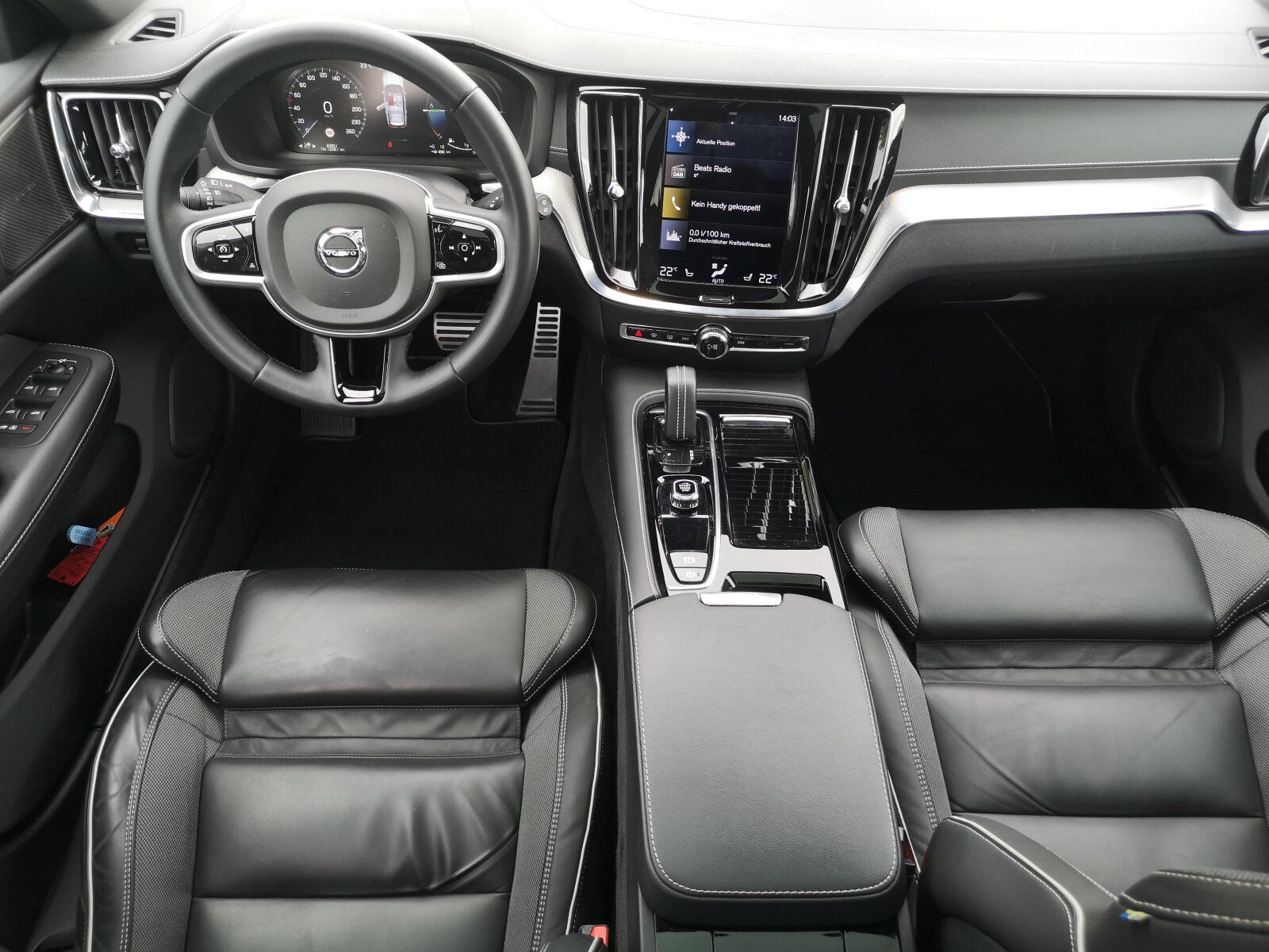 Volvo V60 Recharge T8 Plus Dark Long Range PANO|AHK|