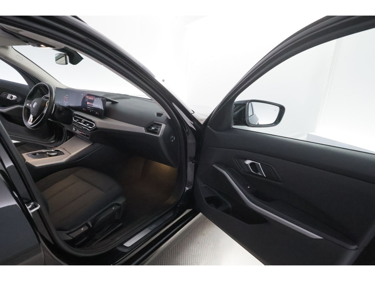 BMW 320 d xdrive Touring - Samsaru's Car Outlet