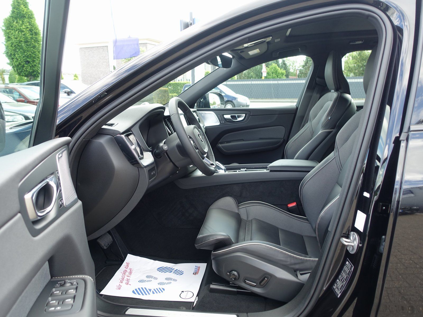 Volvo XC60 Black Edition Plus T6 AWD - Samsaru's Car Outlet