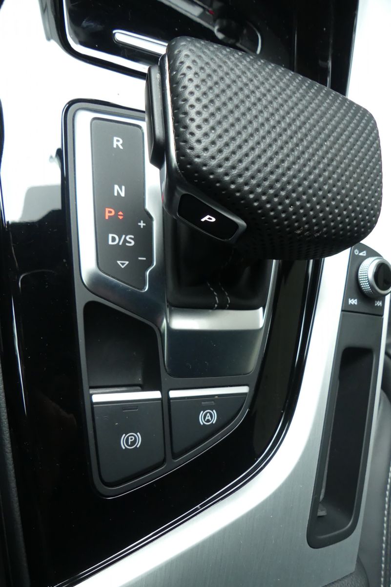 Audi A4 40 TFSI quattro S-Line - Samsaru's Car Outlet