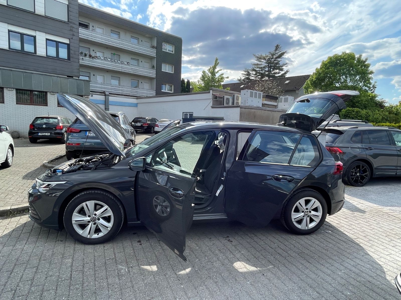 Volkswagen Golf VIII Life eTSI - Samsaru's Car Outlet