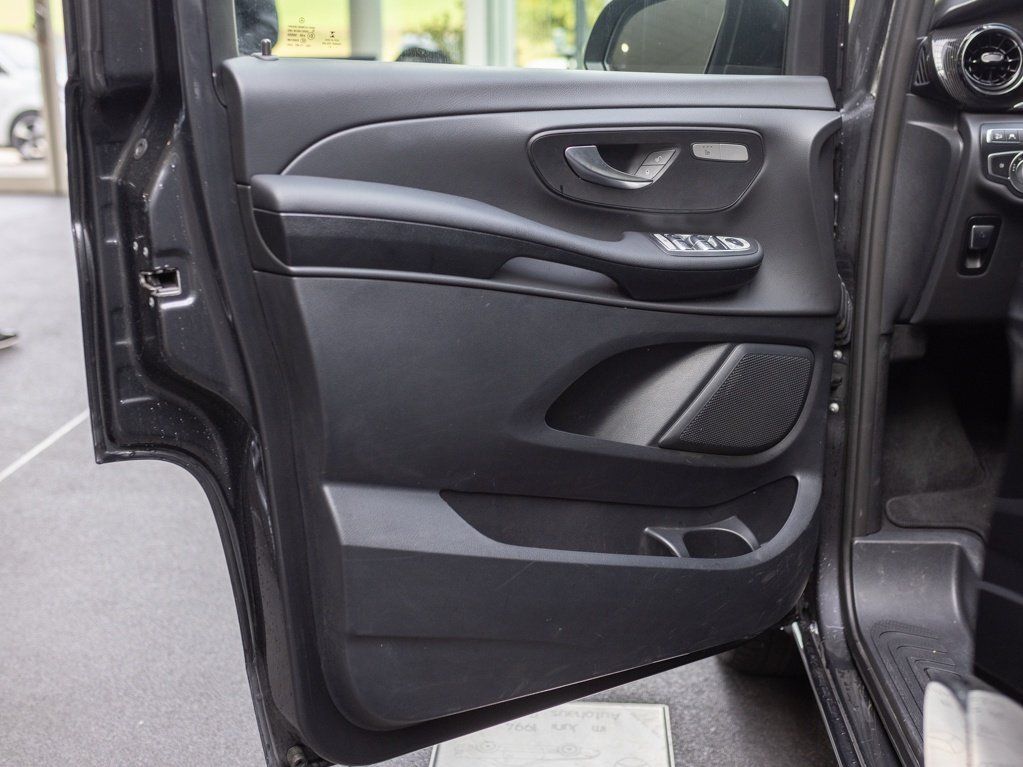 Mercedes-Benz V 220 d 4M Edition - Samsaru's Car Outlet