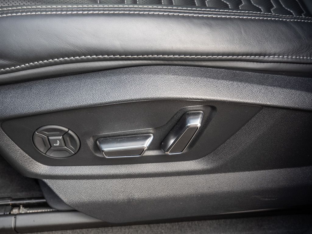 Audi RS Q8 TFSI quattro MATRIX HUD PANO STAND