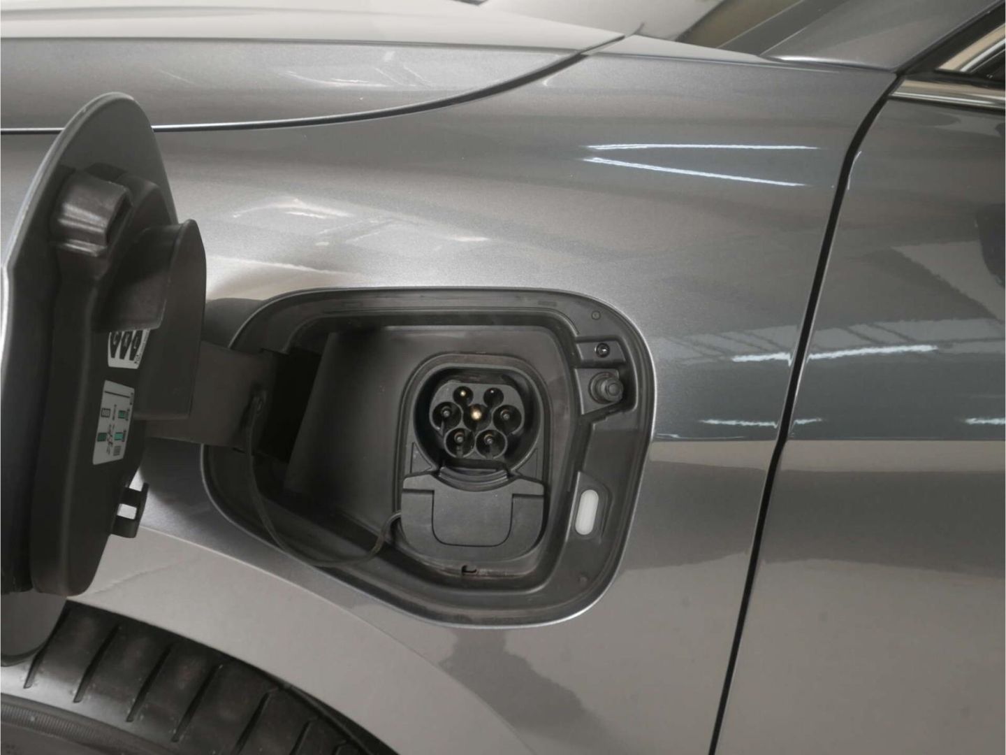 Volkswagen Passat 1.5 eHybrid Elegance DSG AHK/Leder/Matrix