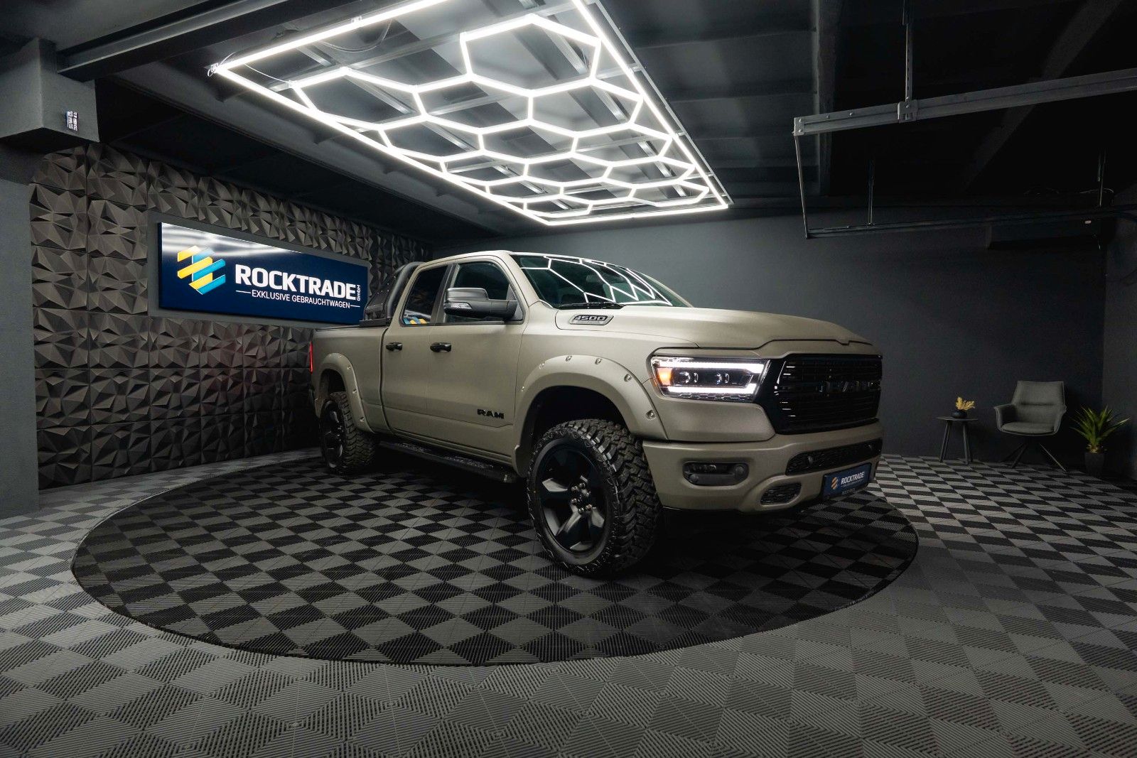 Dodge RAM 5.7 V8 HEMI 4x4 OFFROAD LONGBED RAPTOR Style