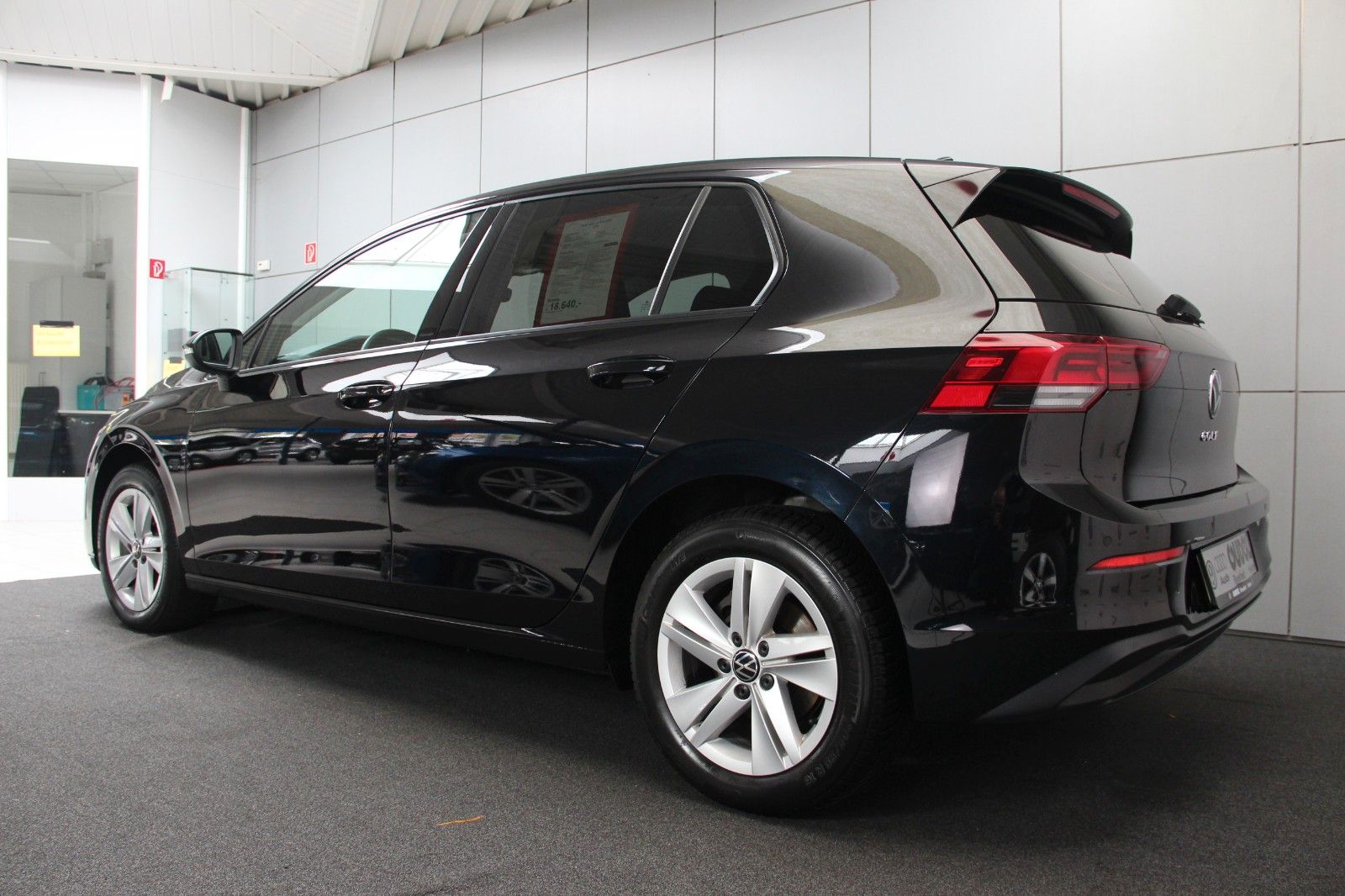Volkswagen Golf 8 1.5 TSI Life - Samsaru's Car Outlet