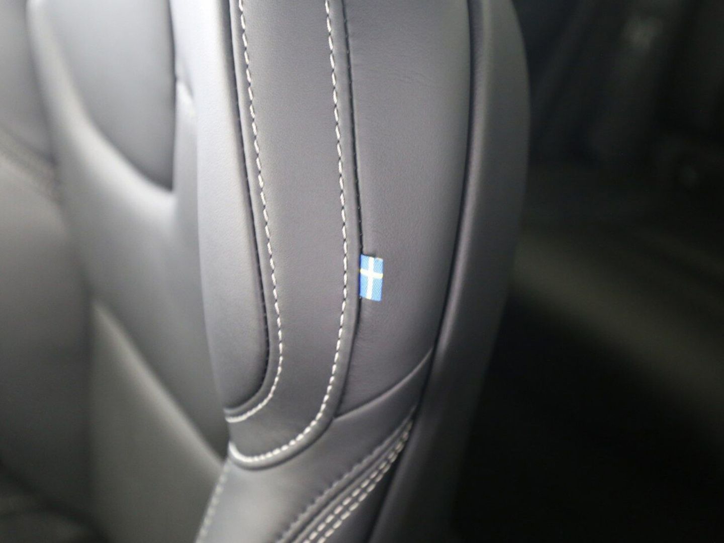 Volvo XC60 T8 Plus Black Edition Recharge Plug-In Hybrid - Samsaru's Car Outlet