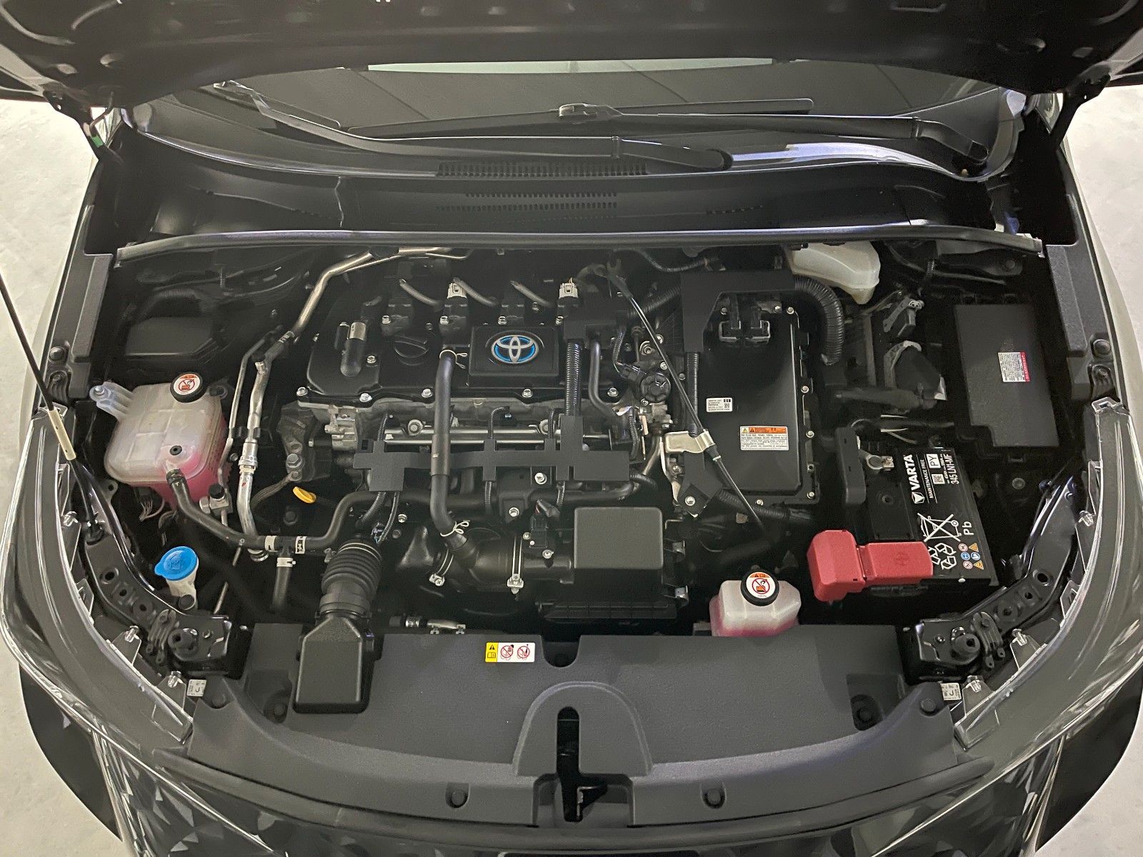 Toyota Corolla Touring Hybrid - Samsaru's Car Outlet