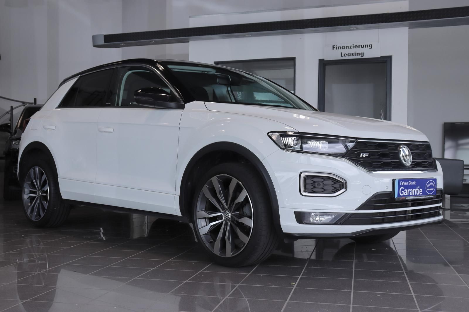 Volkswagen T-Roc 1.5 TSI DSG Style R-LINE - Samsaru's Car Outlet