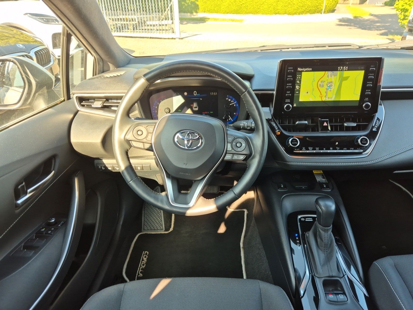Toyota Corolla Touring Sports Hybrid Club - Samsaru's Car Outlet
