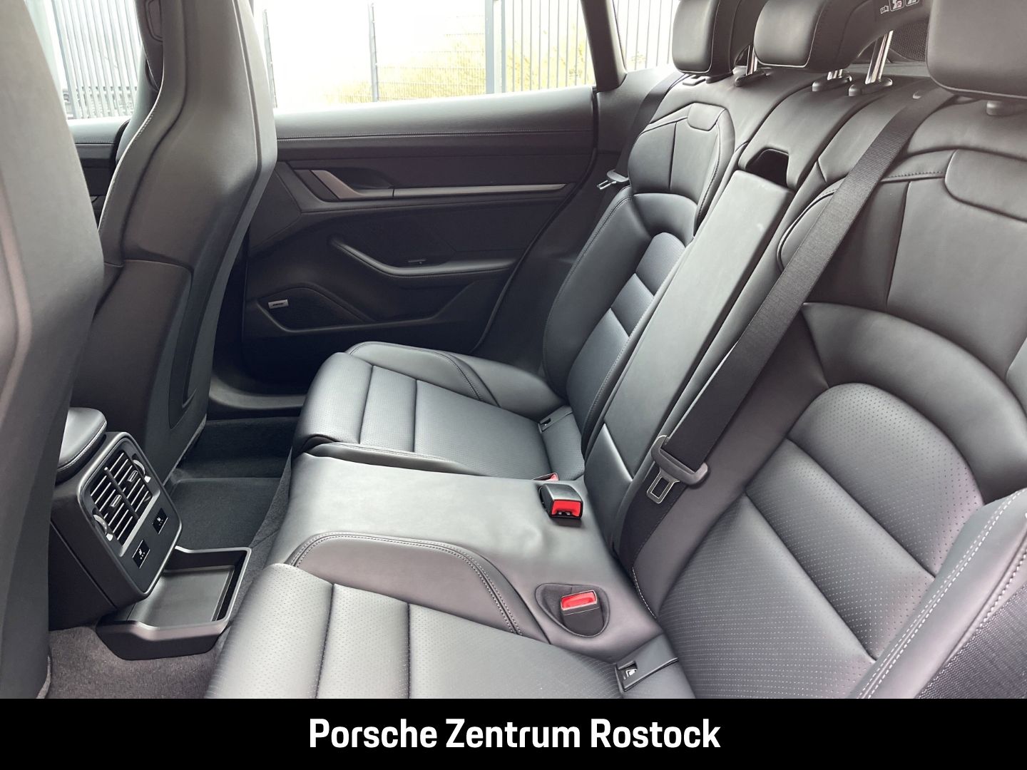 Porsche Taycan 4 Cross Turismo InnoDrive LED-Matrix