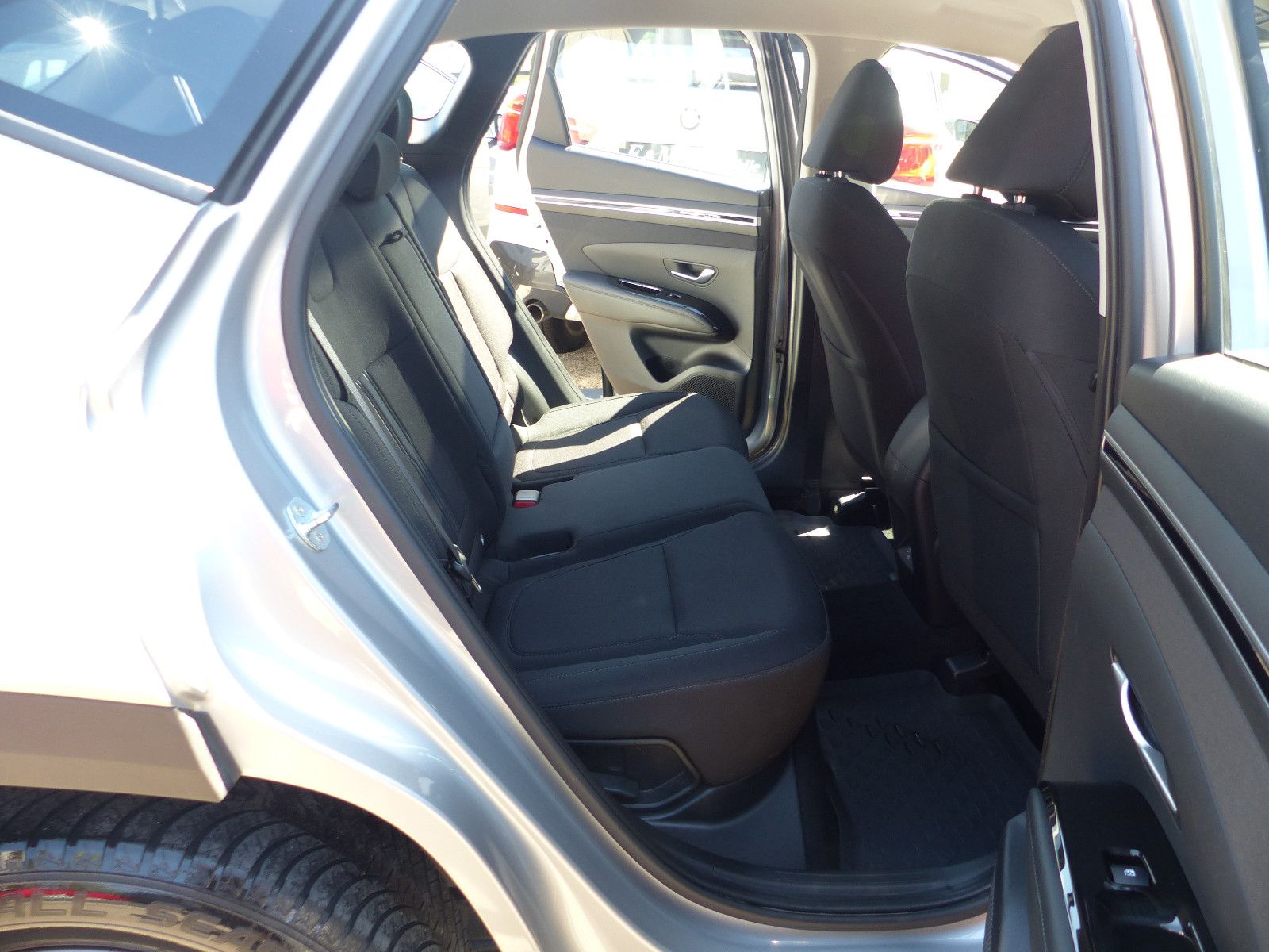 Hyundai Tucson Select 2WD - Samsaru's Car Outlet