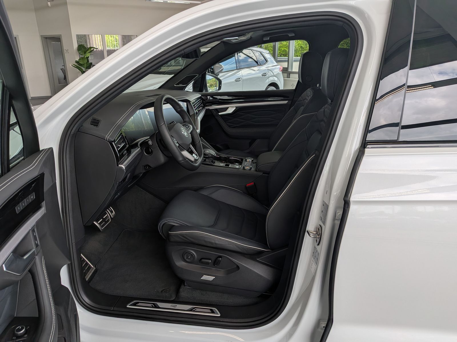 Volkswagen Touareg 3.0TDI 4M R-Line VOLL Black 22" UPE 114T