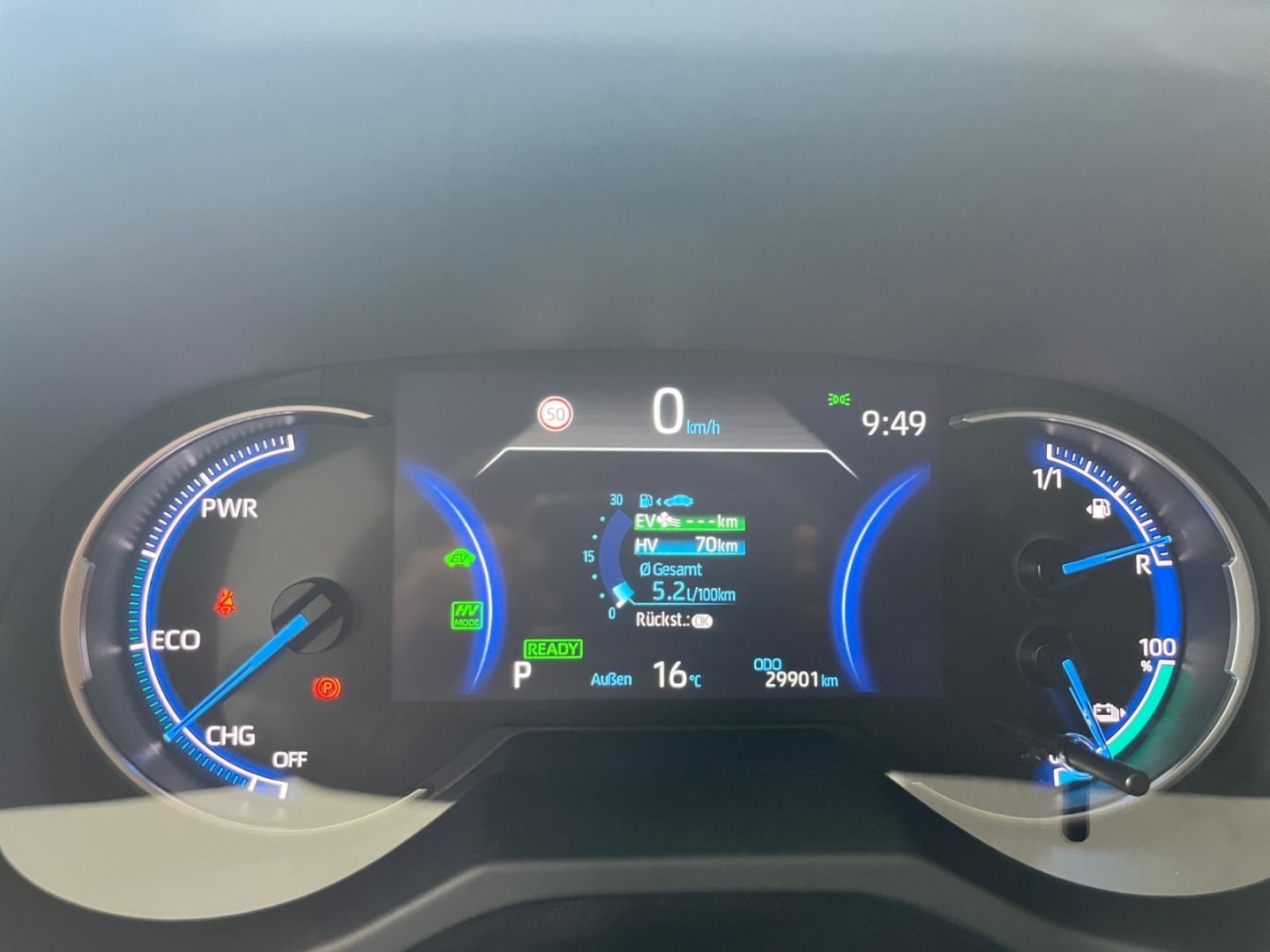 Toyota RAV 4 Plug-in-Hybrid 4x4 Technik - Samsaru's Car Outlet