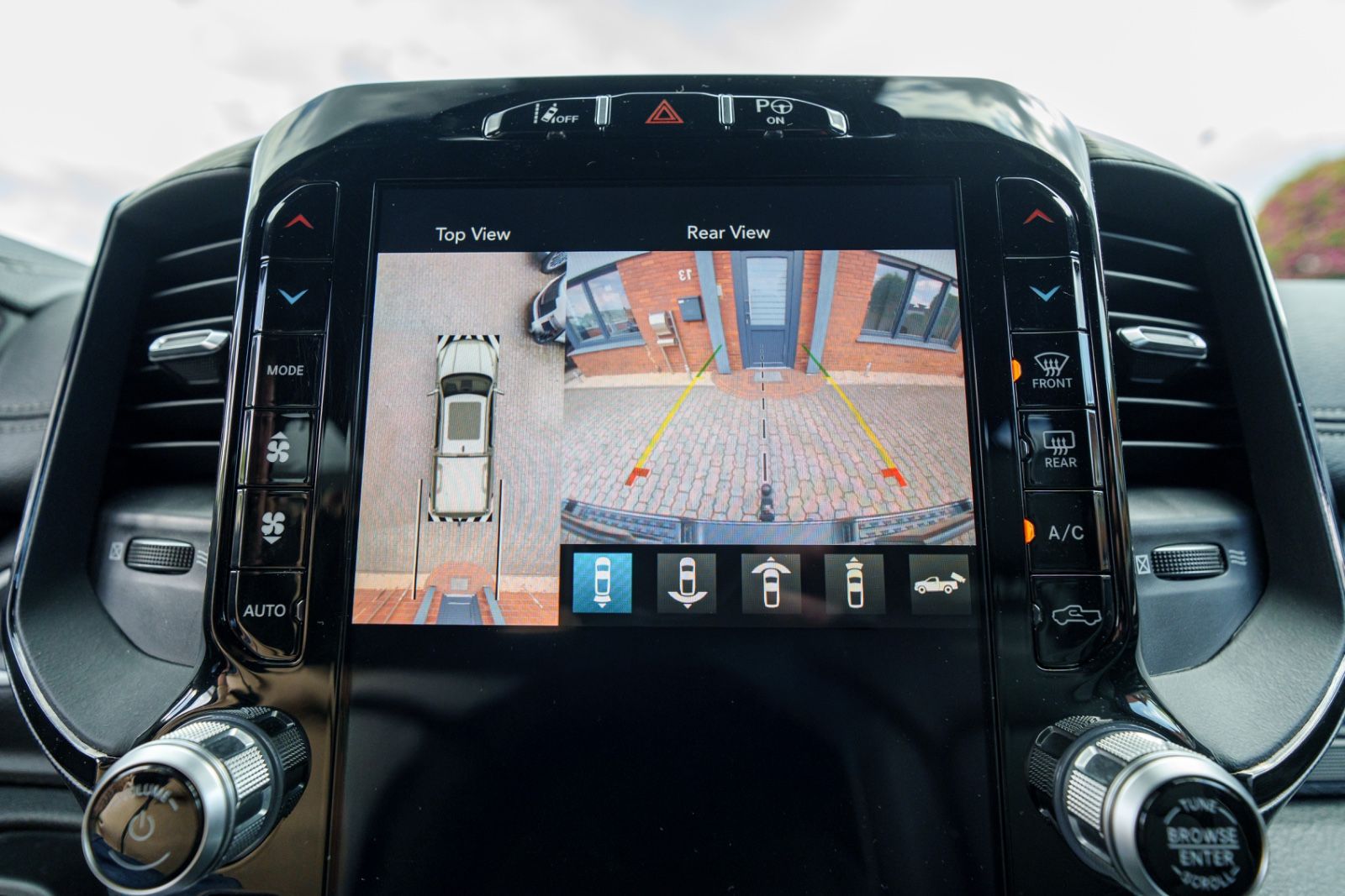 Dodge RAM5.7Laramie E-Torque/LPG/Navi/360*Dig-T/Pano