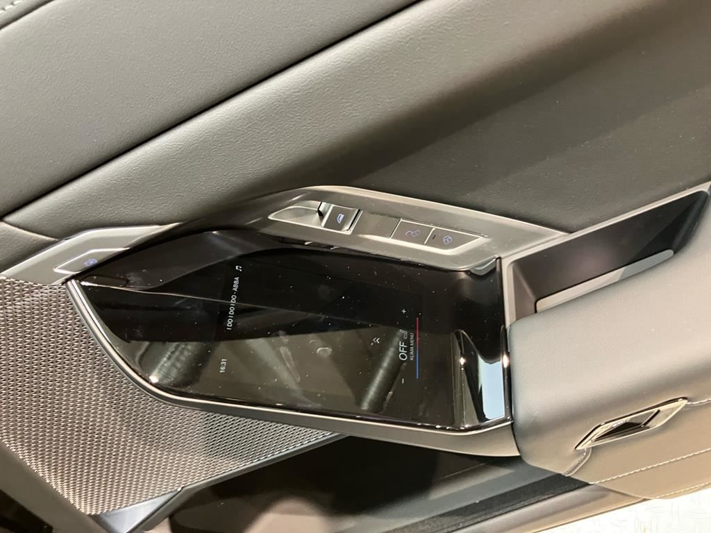 BMW 740d xDr M Sport Pro SkyLounge+TheatreScreen+AHK