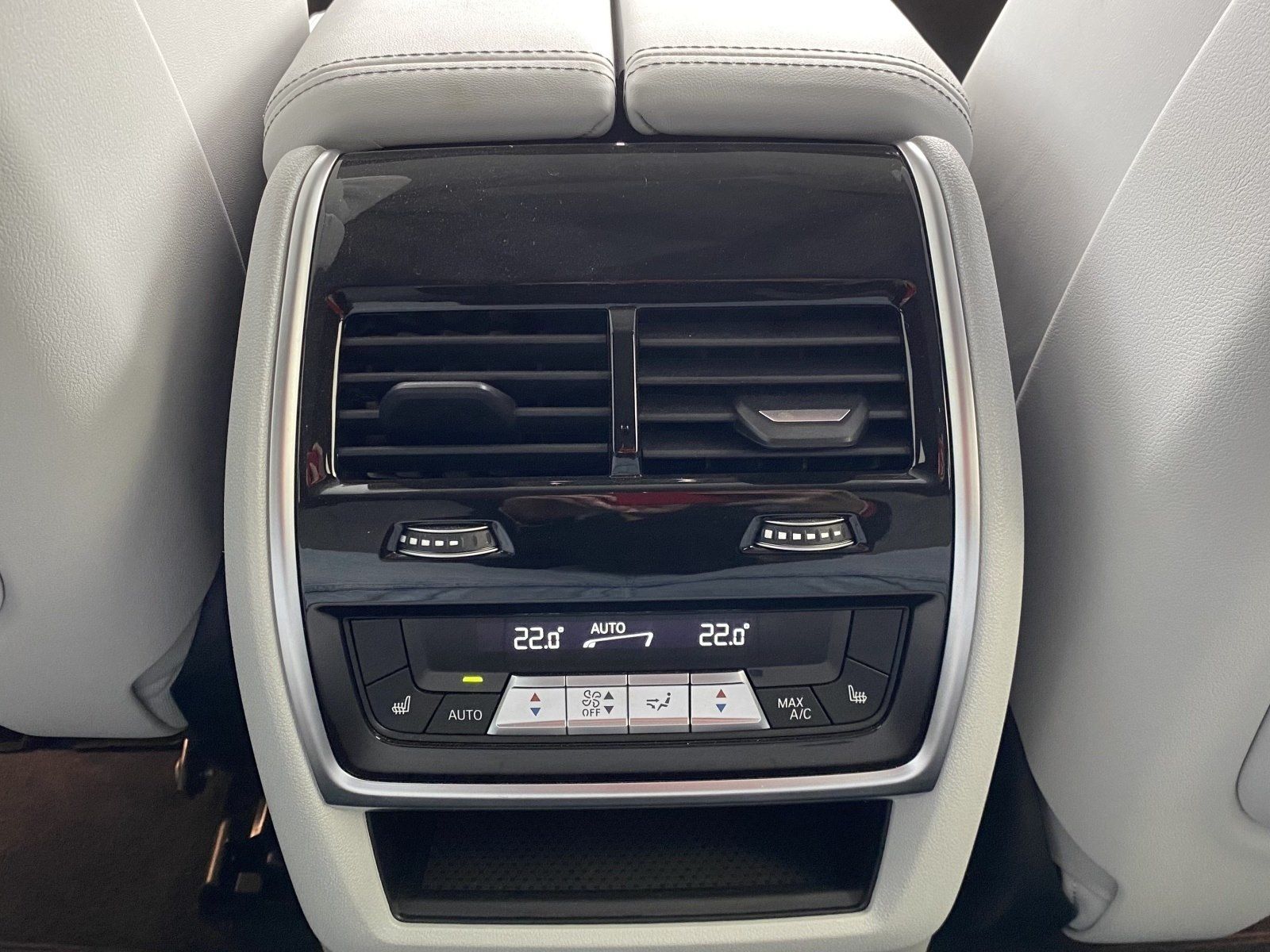 BMW XM 50e Inkl. € 1.190 Zubehörbonus *Sepia met.*|A