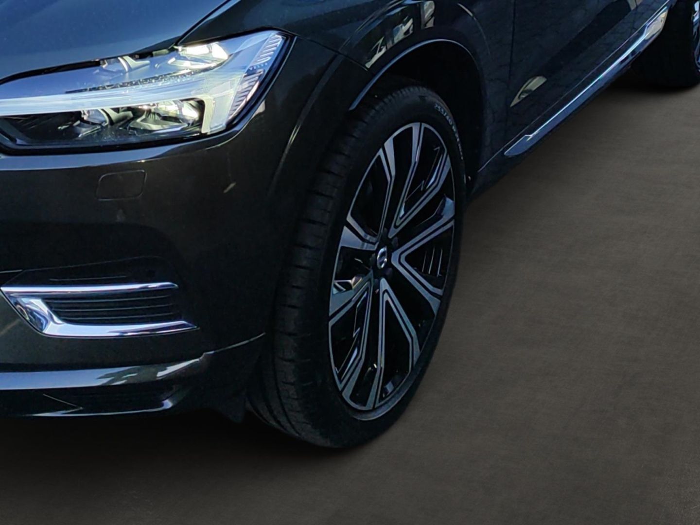 Volvo XC60 T8 Inscription Recharge Plug-In Hybrid AWD - Samsaru's Car Outlet