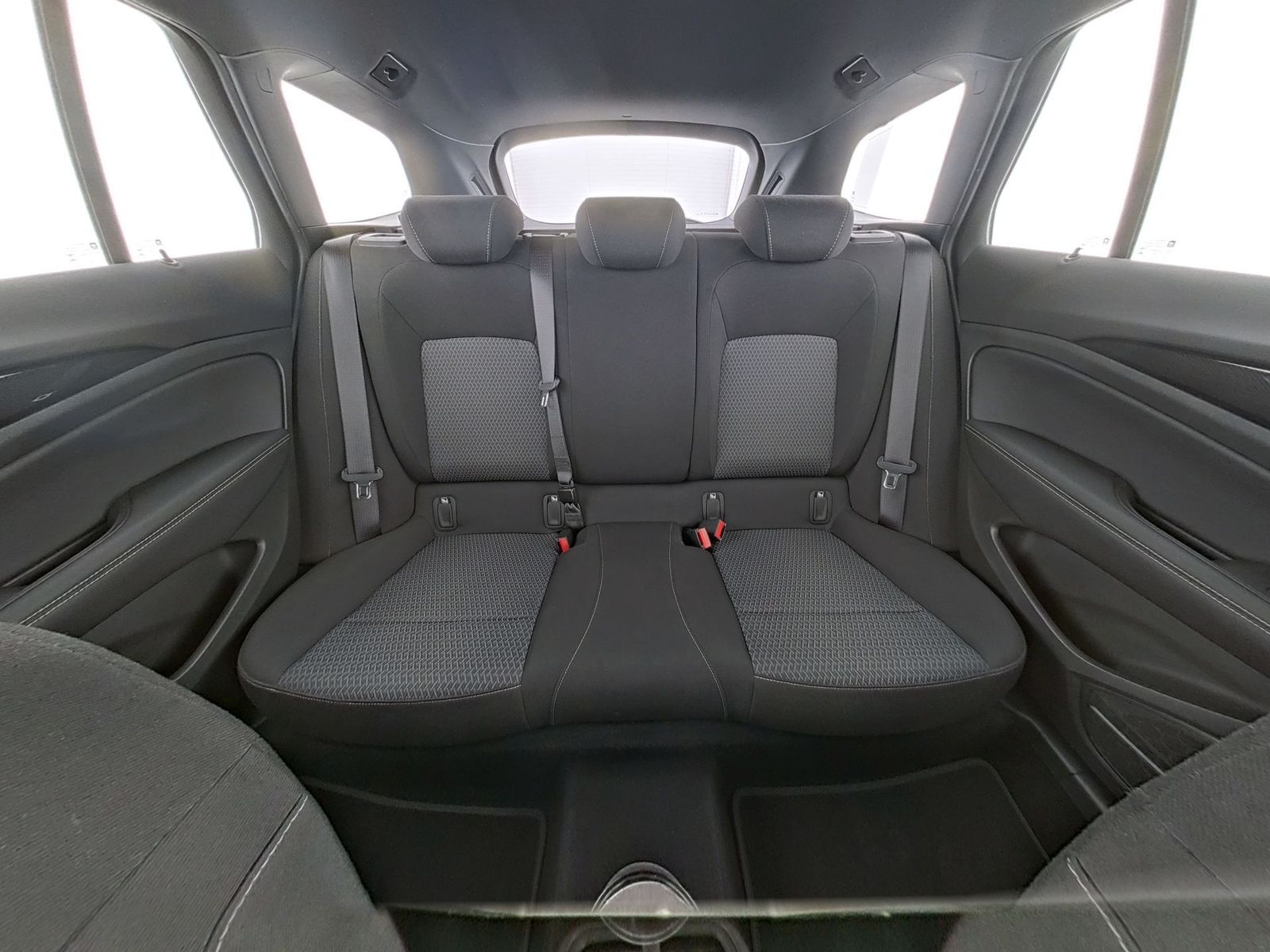 Opel Insignia Business - Samsaru's Car Outlet