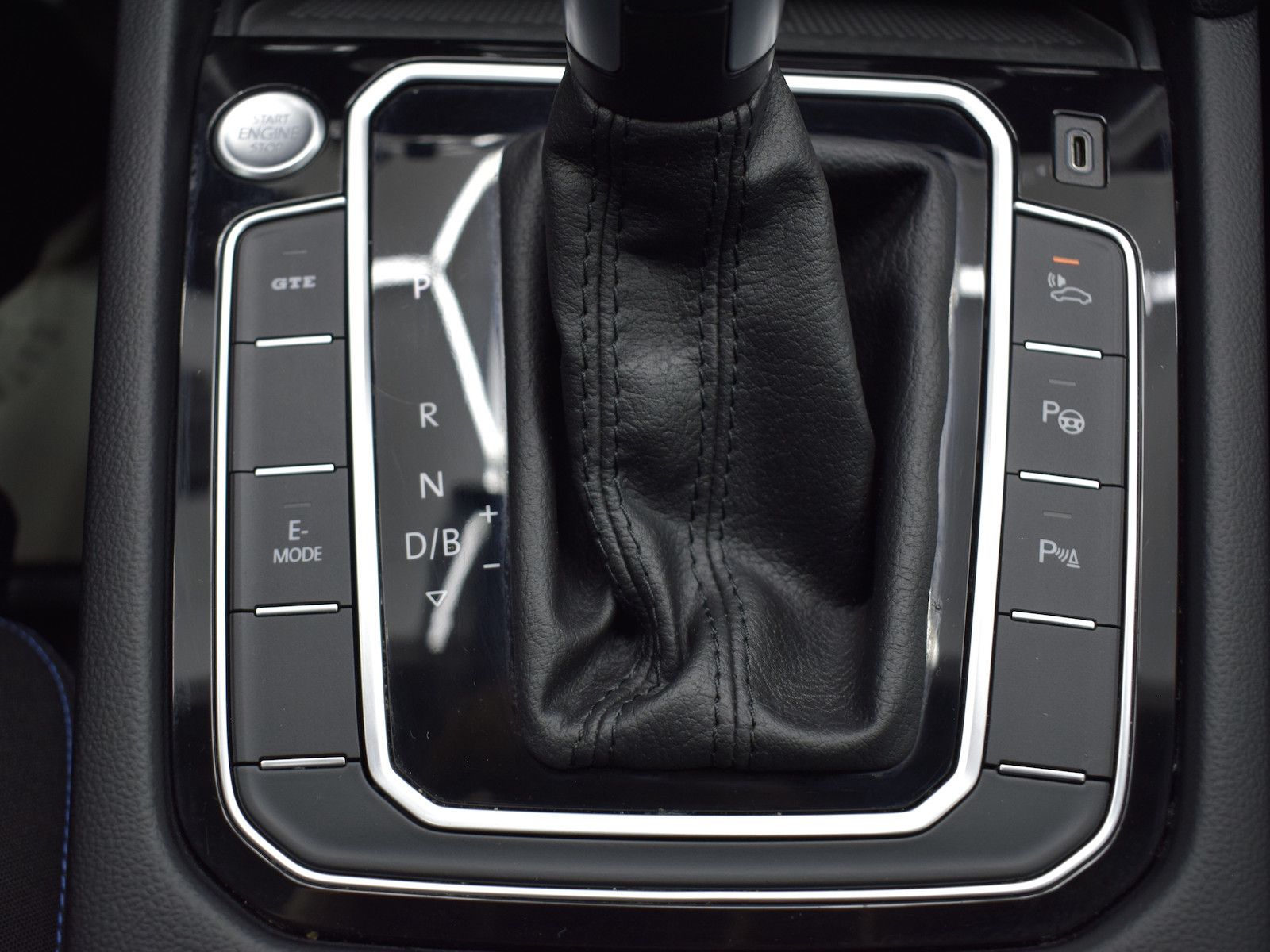 Volkswagen Passat GTE 1.4 Limousine - Samsaru's Car Outlet