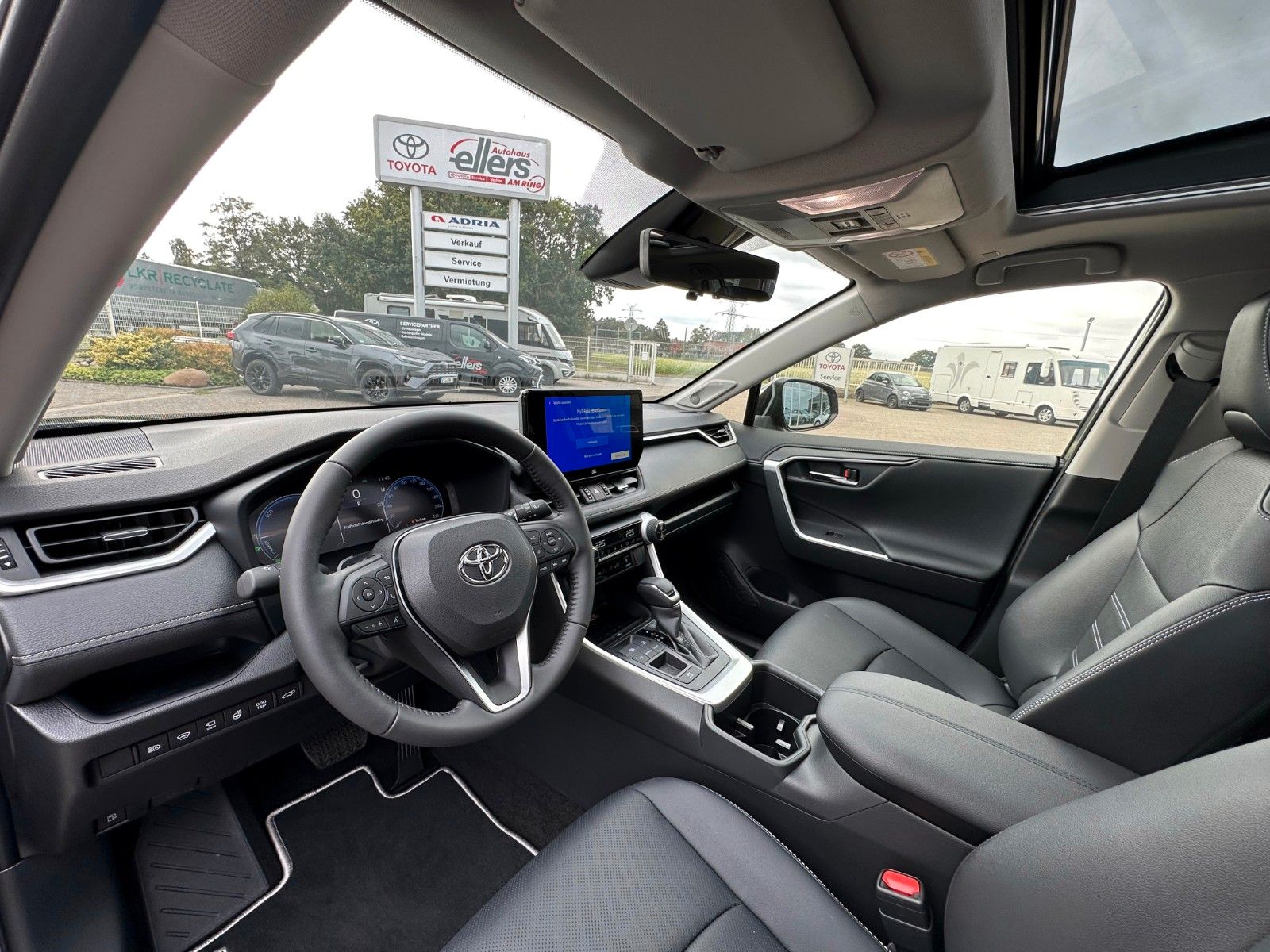 Toyota RAV 4 HYBRID PANORAMA LEDER NAVI DAB JBL 360°...