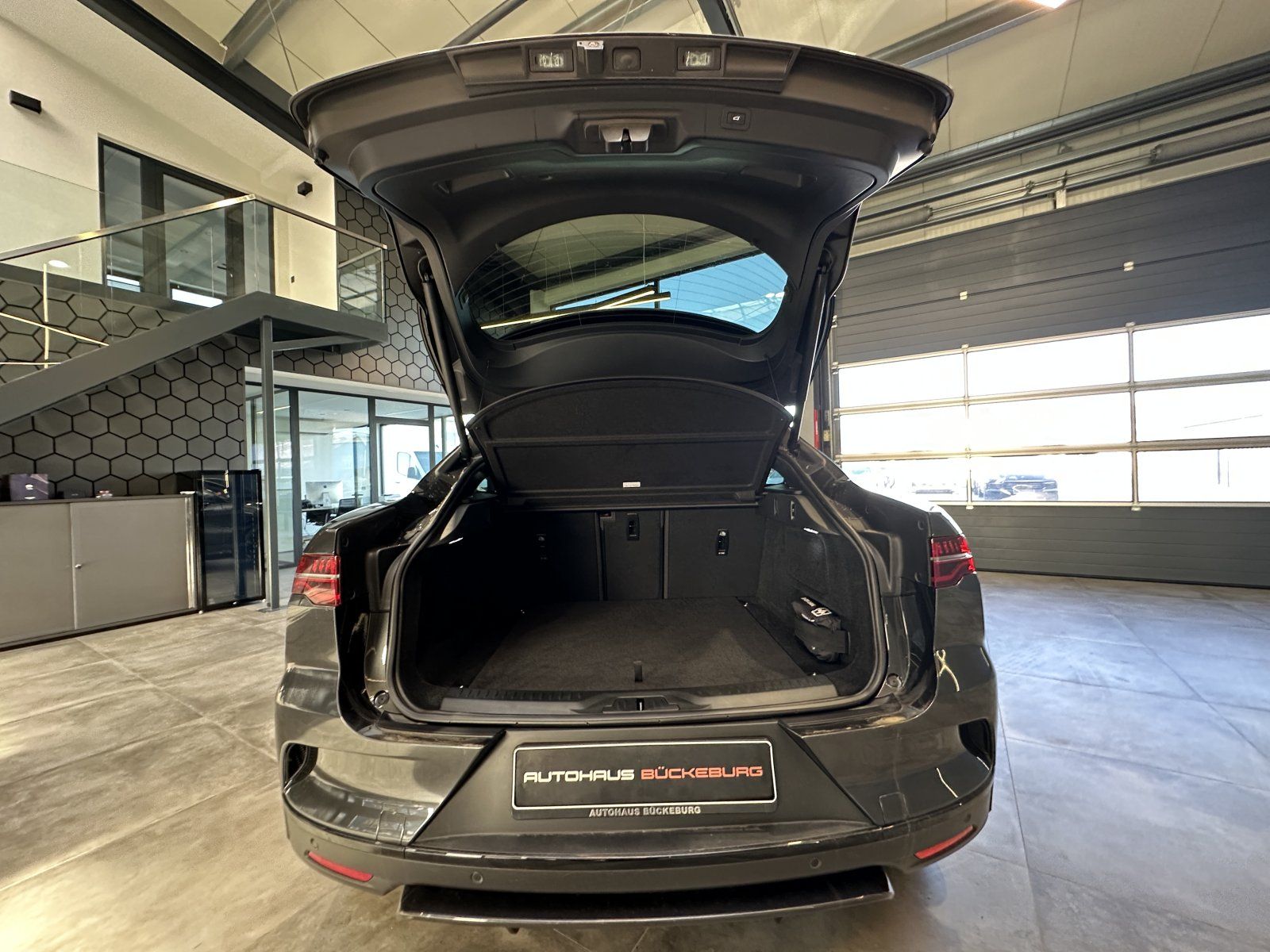Jaguar I-PACE EV400 R-Dynamic HSE