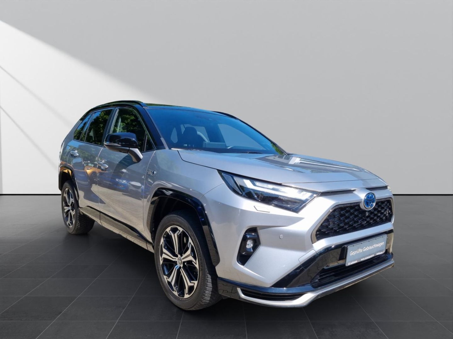 Toyota RAV 4 2.5 Plug-in Hybrid - Samsaru's Car Outlet