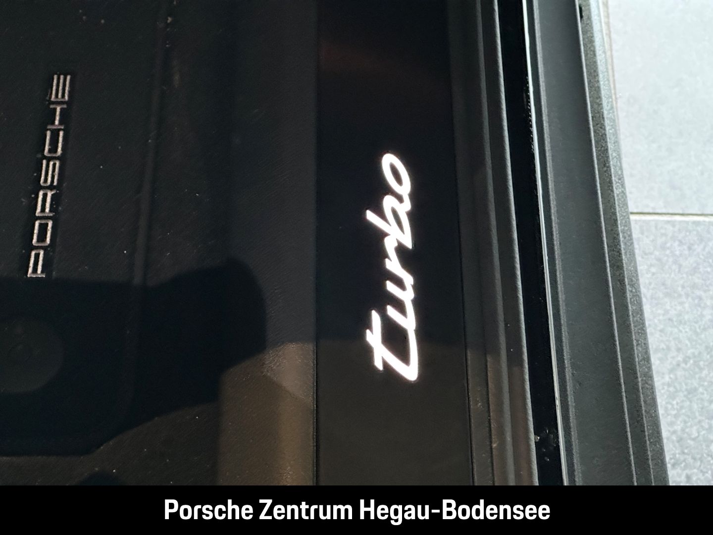 Porsche Panamera Turbo E-Hybrid/Active Ride/Sportabgasan