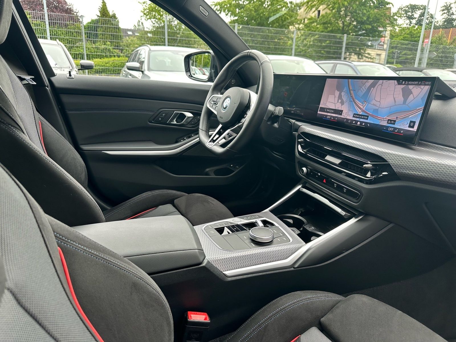BMW 330e Touring M Sport //Pano H&K Stop&Go AHK