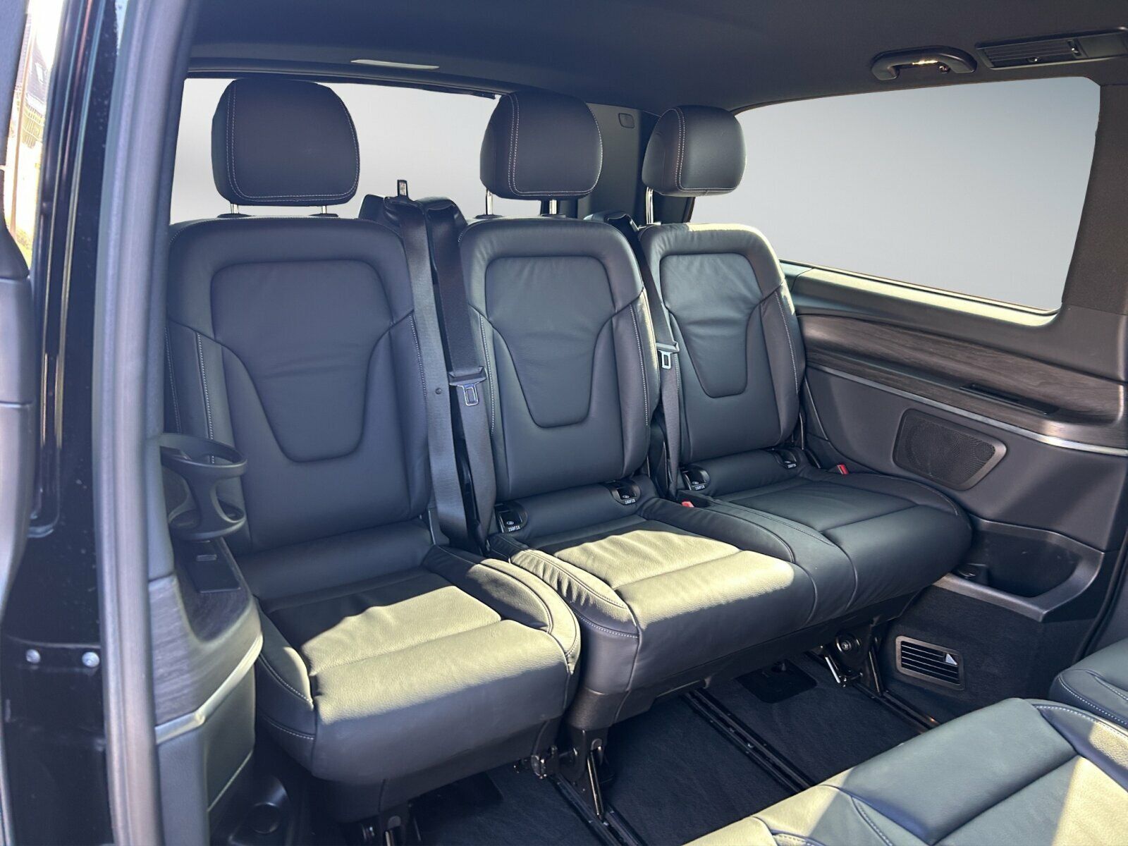 Mercedes-Benz V 300 d AVANTGARDE - Samsaru's Car Outlet