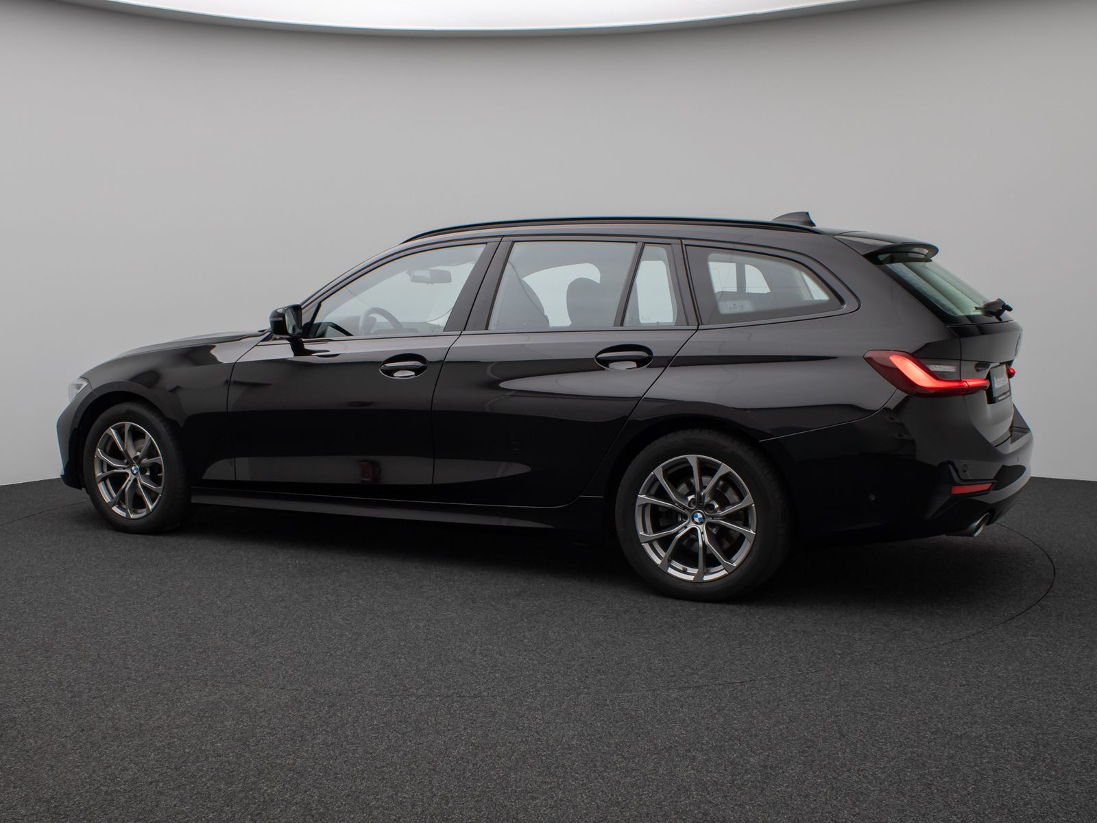 BMW 320d SportLine - Samsaru's Car Outlet