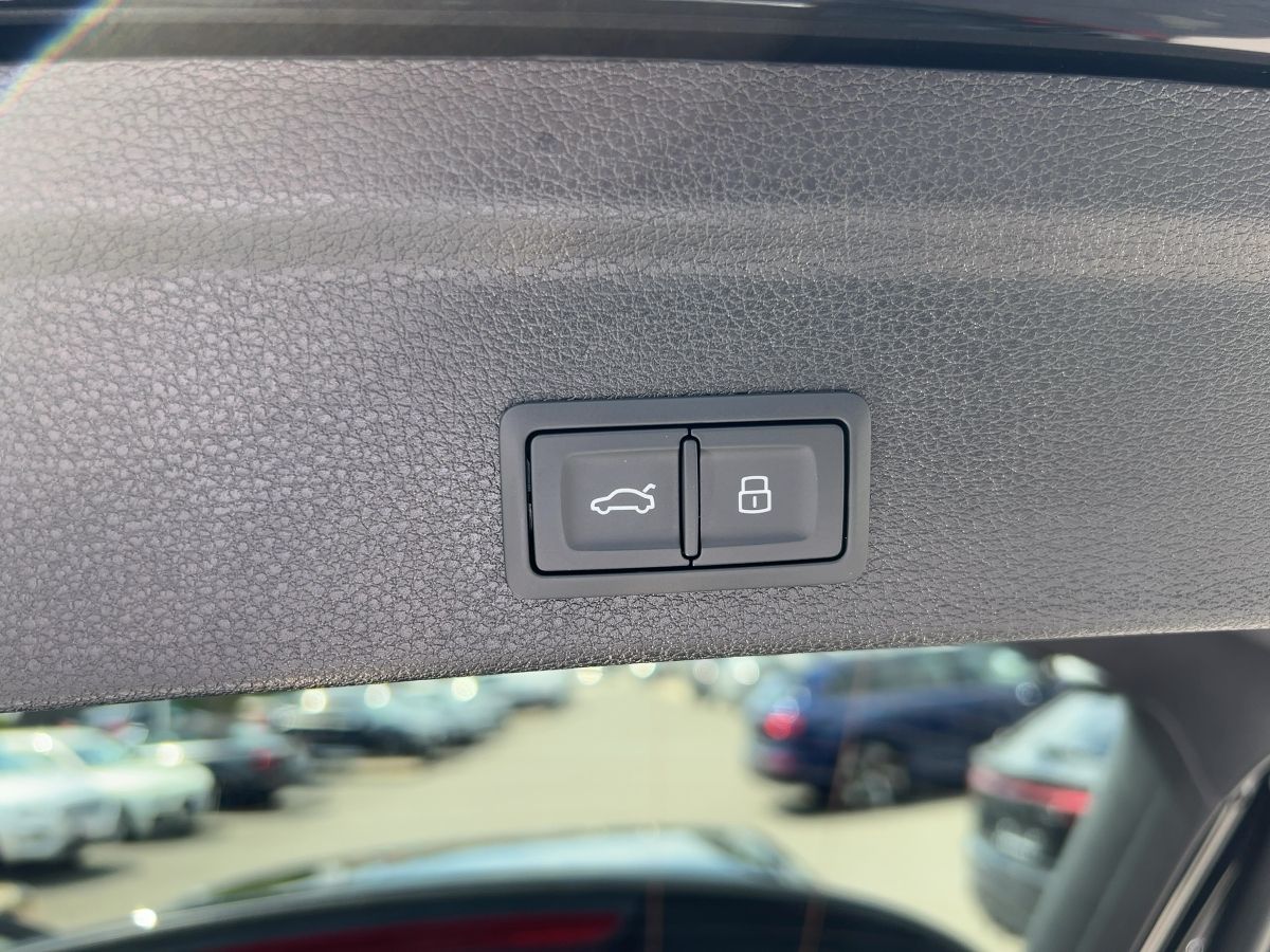 Audi Q3 45 TFSI quattro S-line - Samsaru's Car Outlet