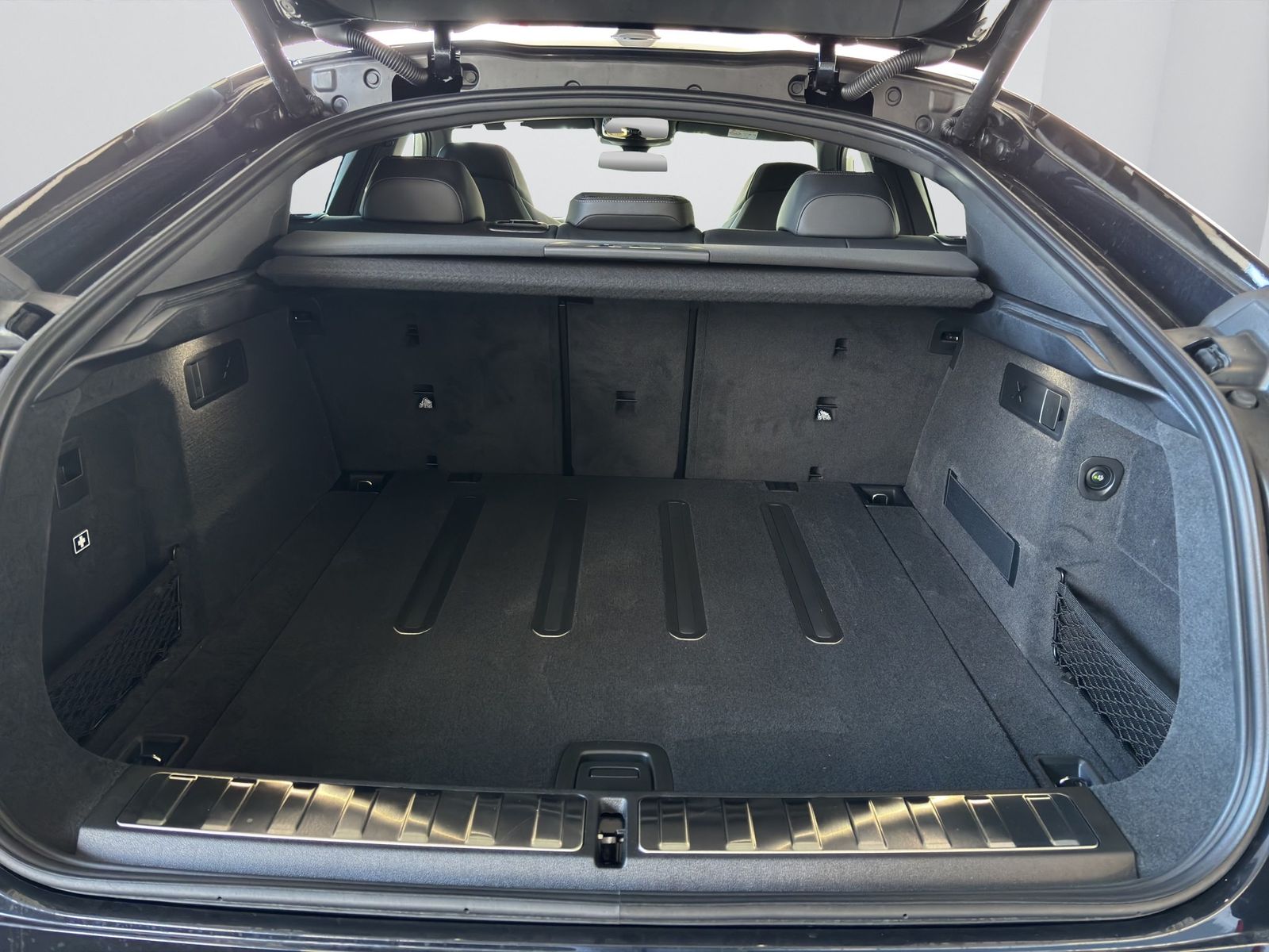 BMW X6 xDrive40i [M Sport, HUD, AHK, ACC, GSD, 22" L