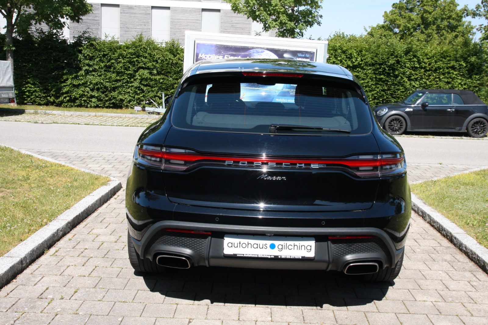 Porsche Macan - Samsaru's Car Outlet