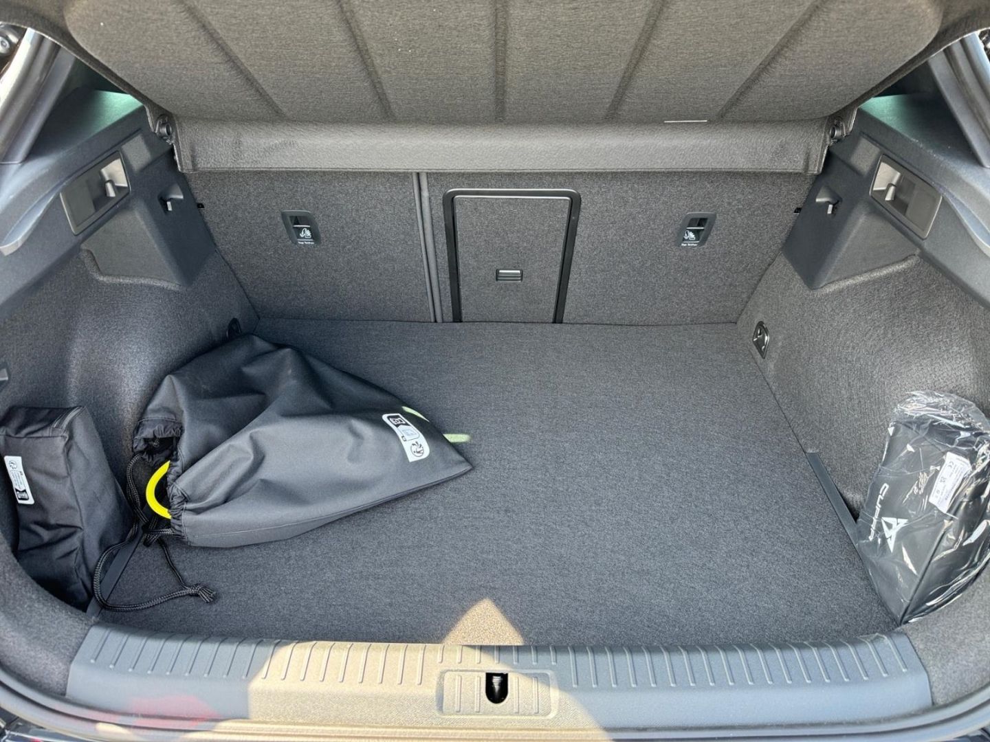 Cupra Formentor 1.5 e-Hybrid VZ AHK Matrix Sennheiser