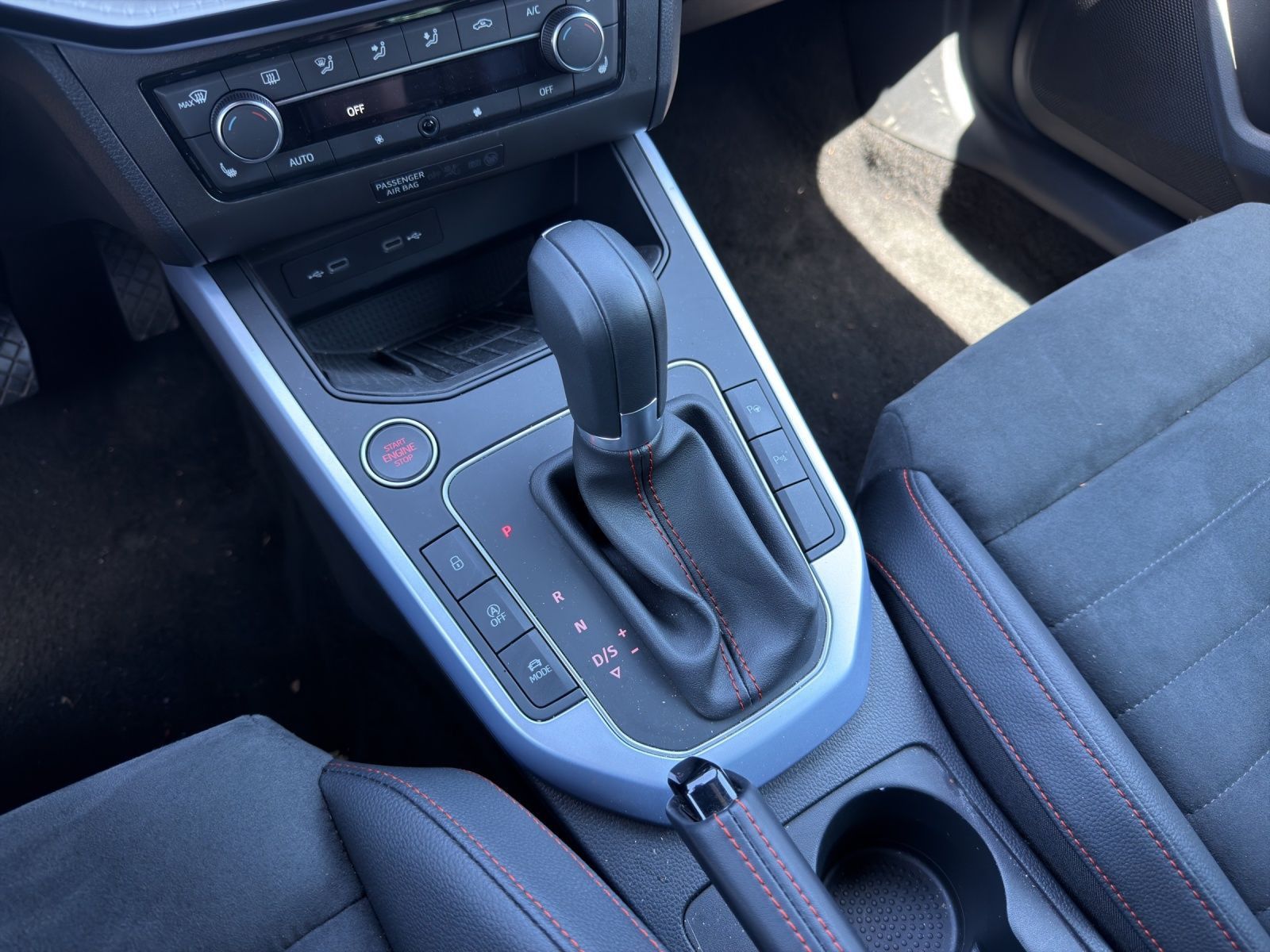 Seat Arona 1.5 TSI DSG FR AHK KAMERA PARKLENK NAVI AC