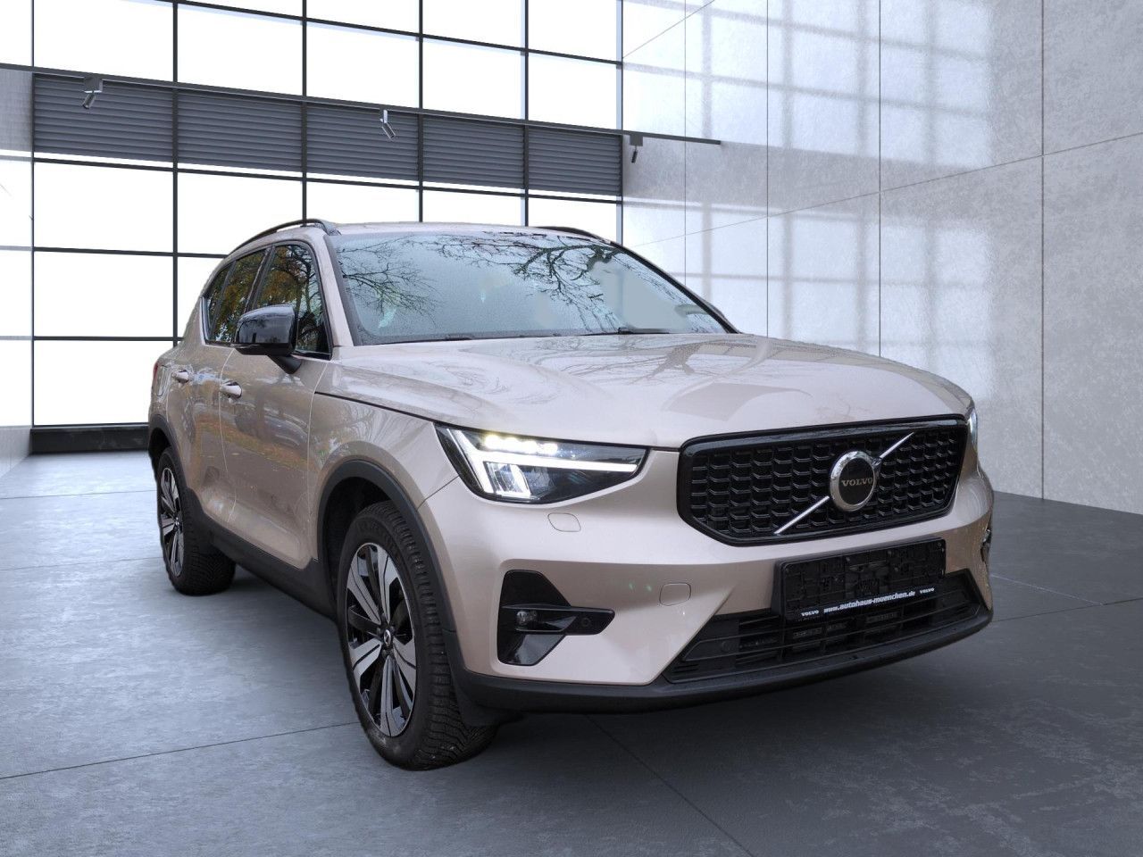 Volvo XC 40 Plus Dark Recharge Plug-In Hybrid 2WD