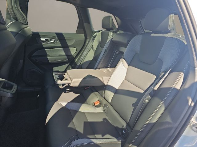Volvo XC60 B4 Plus Dark - Samsaru's Car Outlet